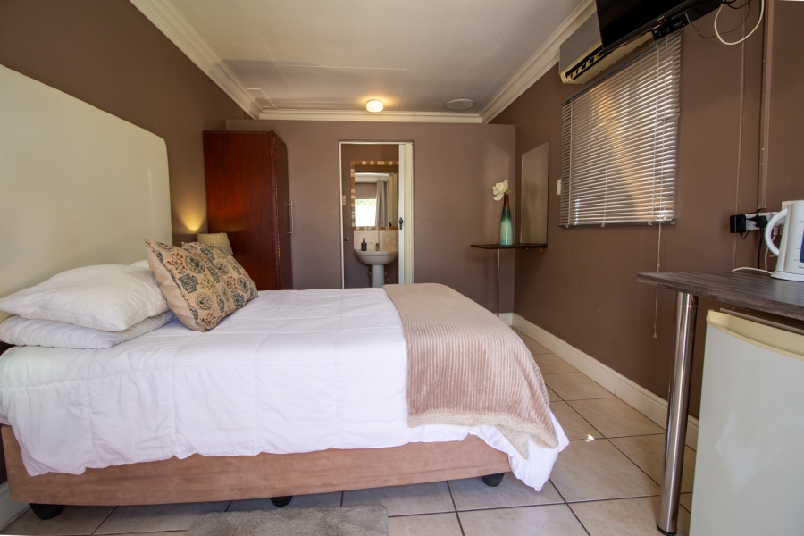 8 Bedroom Property for Sale in Flora Park Northern Cape